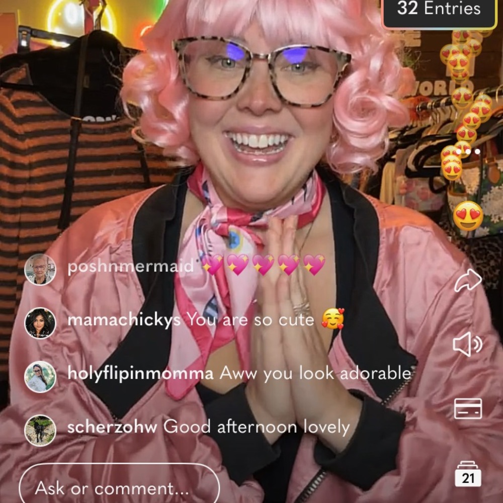 @RENASALANCY Is Live! The PARTY has started! 🌈💕🦄 - Picture 5 of 8